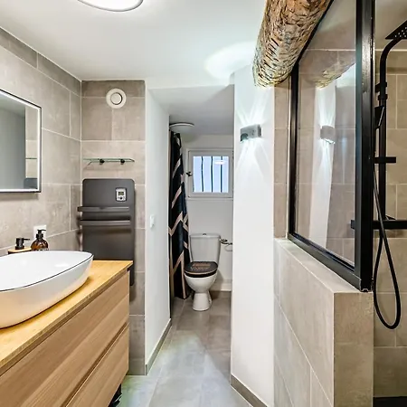 Roche : 3 Chambres,6 Personnes, Bien Equipe, Deco+ Apartment *
