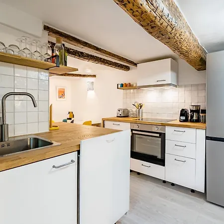 Apartment Roche : 3 Chambres,6 Personnes, Bien Equipe, Deco+