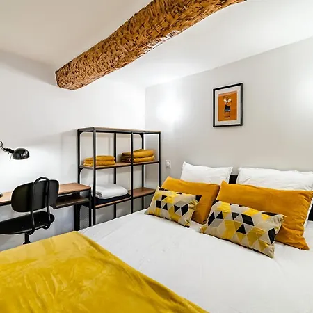 Roche : 3 Chambres,6 Personnes, Bien Equipe, Deco+ Apartment *